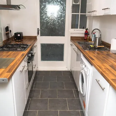 Leeds Lodge *