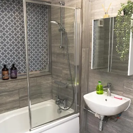 Leeds Lodge Holiday home